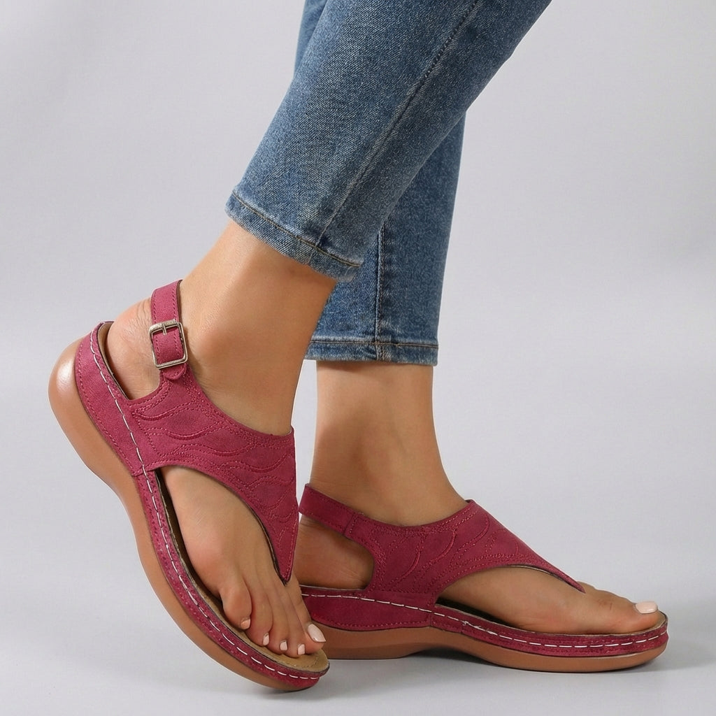 Amelia | Damensandalen mit verstellbarer Passform und mit Keilabsatz