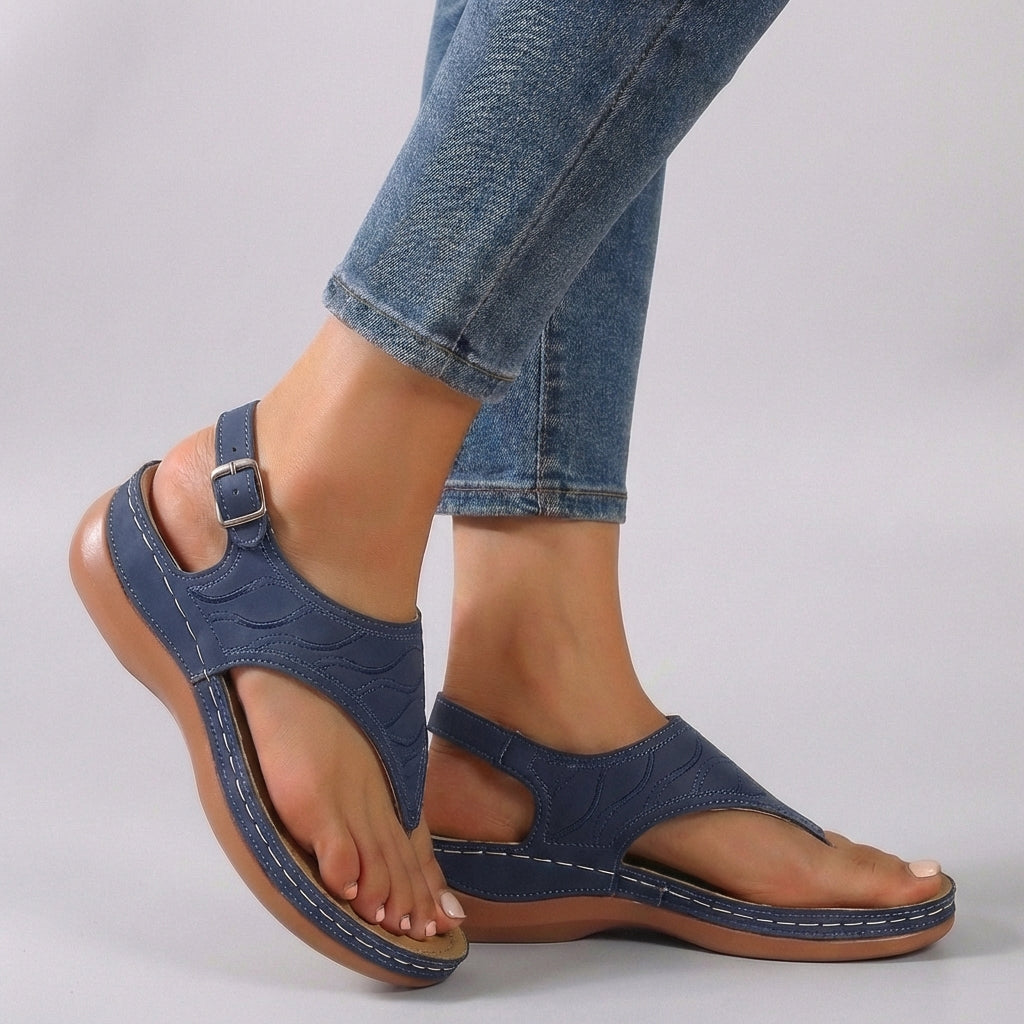 Amelia | Damensandalen mit verstellbarer Passform und mit Keilabsatz