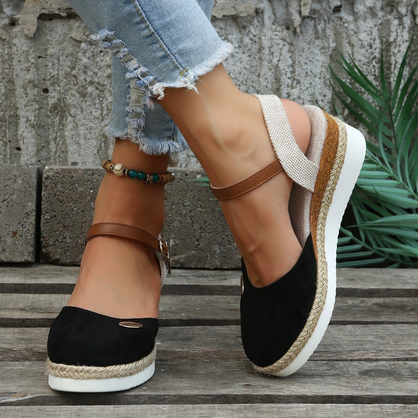 Lily | Damensandalen mit verstellbarer Passform und mit Plateau-Sohle