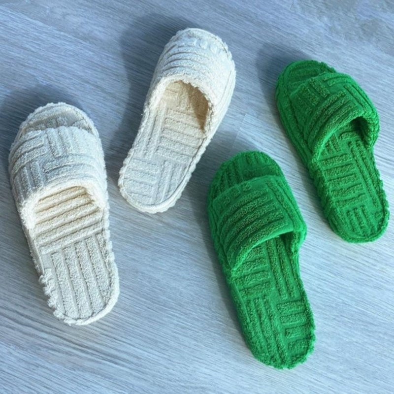 Karlie™ | Slides
