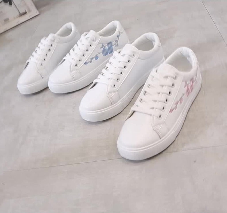 Delora™ | Sneaker