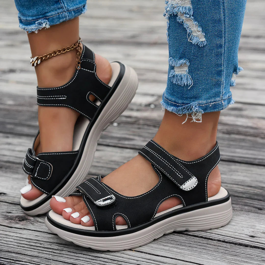 Zelmira | Damensandalen mit orthopädischer Unterstützung und mit verstellbarer Passform
