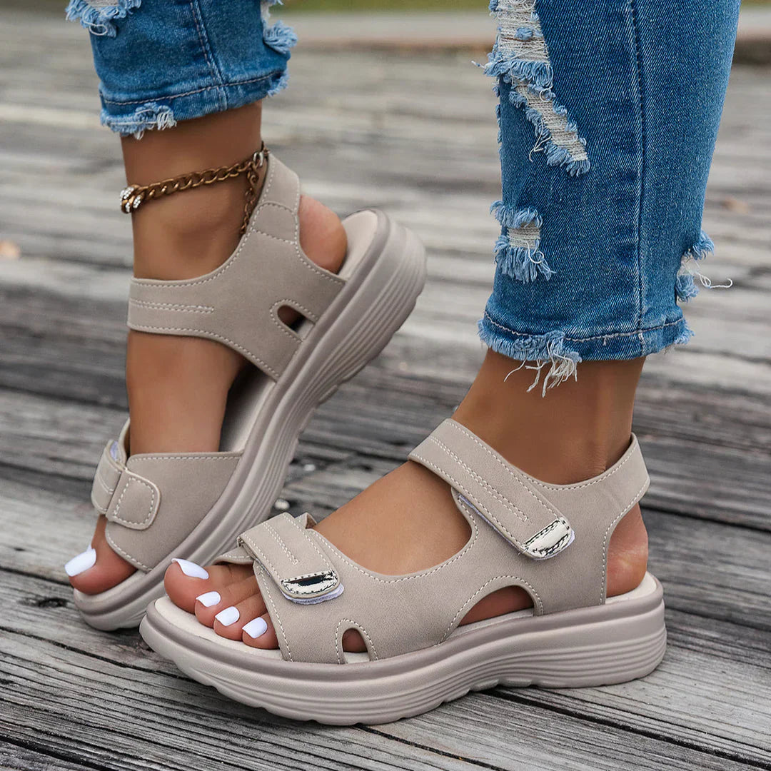 Zelmira | Damensandalen mit orthopädischer Unterstützung und mit verstellbarer Passform
