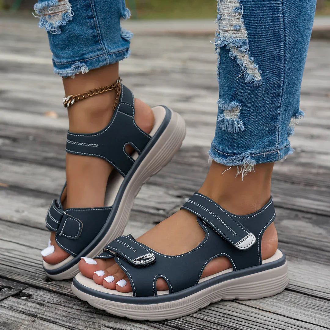 Zelmira | Damensandalen mit orthopädischer Unterstützung und mit verstellbarer Passform