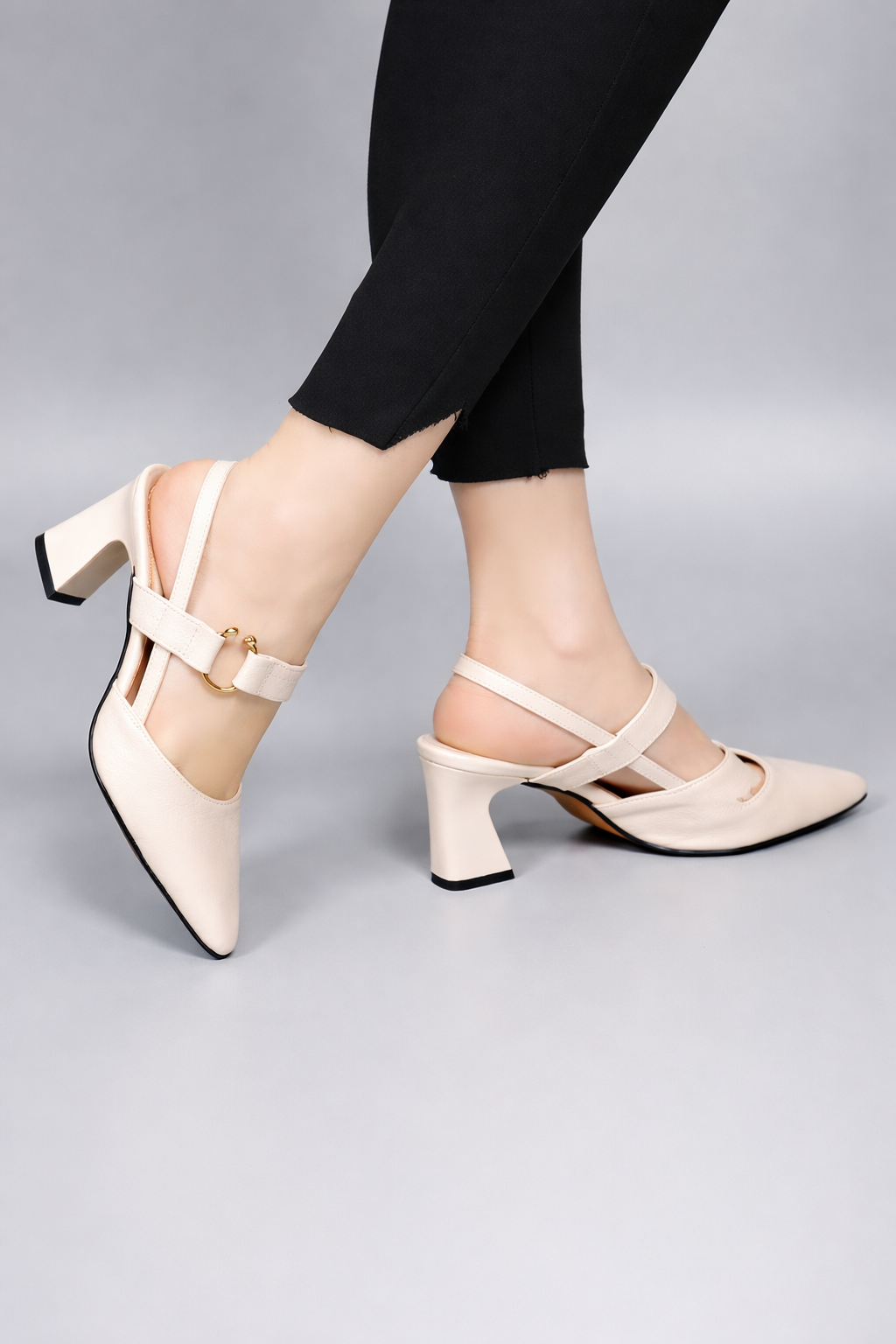 Valeria | Damenpumps mit verstellbarer Passform und mit Fersenriemen